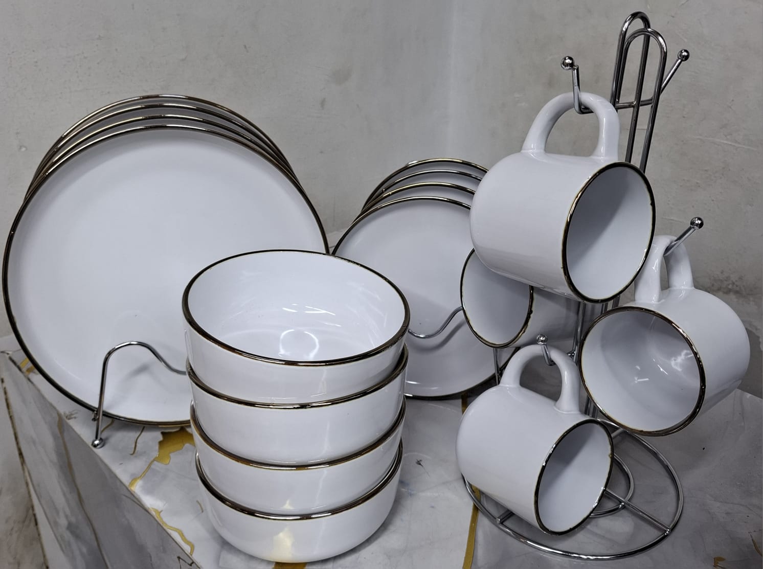 16 Pcs White Dinner Set With Black Rim