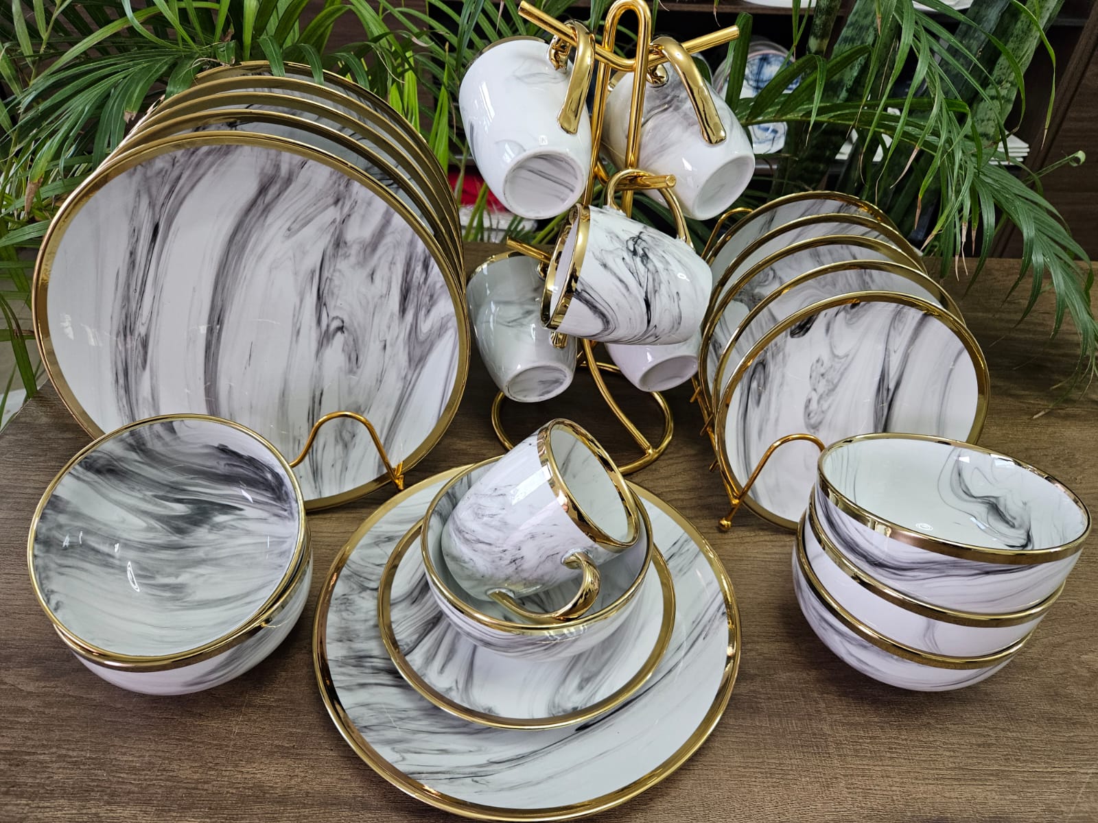 24 Pcs Gold Rimmed Trendy Dinner Set